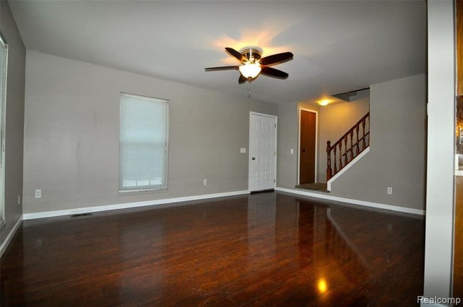 Building Photo - 15846 Cambridge Dr