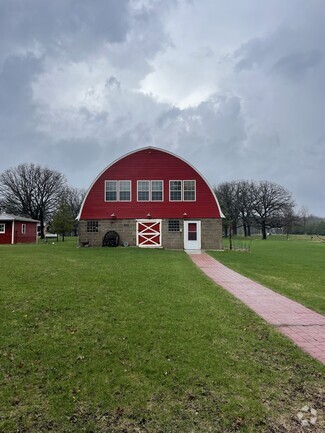 Barn Loft - 3907 Maple Dr SE