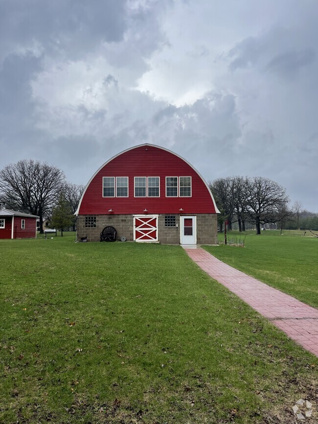 Barn Loft - 3907 Maple Dr SE
