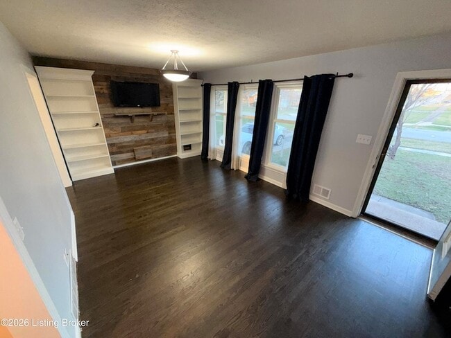 Photo - 600 Willow Brook Rd House