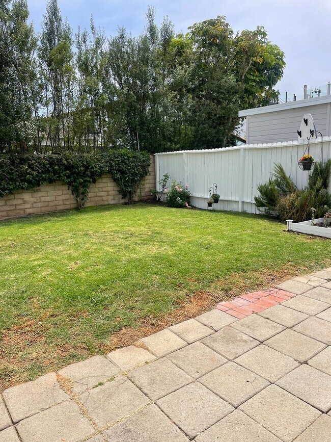 Foto del edificio - Gorgeous Hermosa Hills home with spacious ...