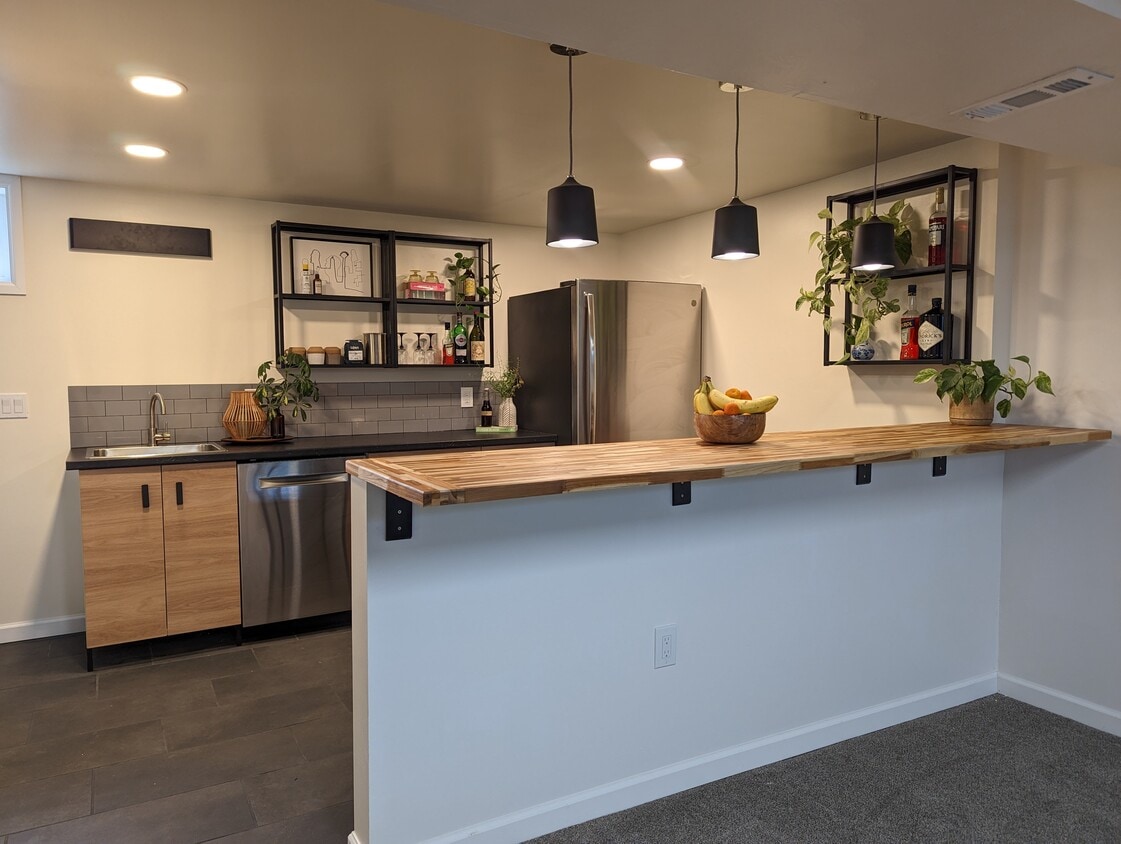Full Kitchen w/ new appliances - 7931 Otis Cir