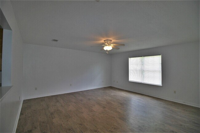 Building Photo - 552 Brock Ave