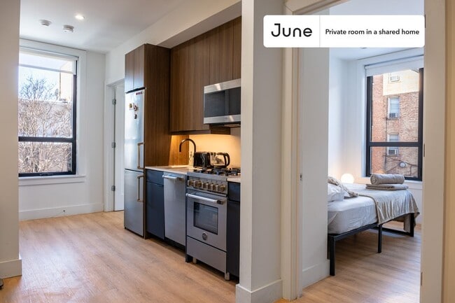 Building Photo - Room in Shared 4 bed/2 bath home