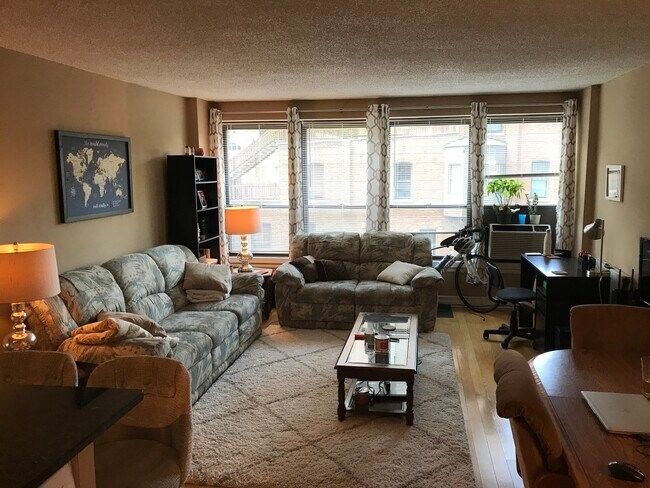 Foto del edificio - 2930 N Sheridan Rd