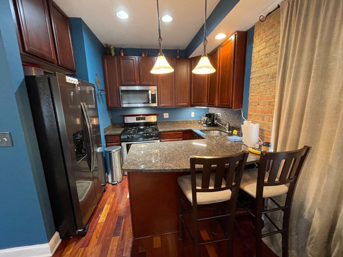 Foto principal - 6414 N Hoyne Ave