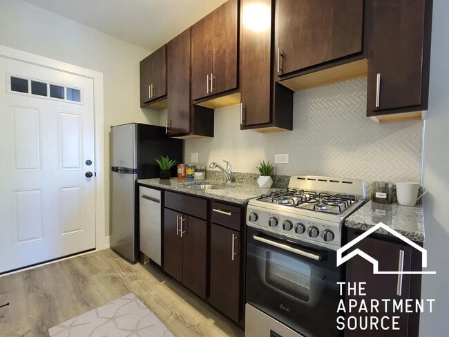 Photo - 713 W Brompton Ave (Chicago, IL) Apartment