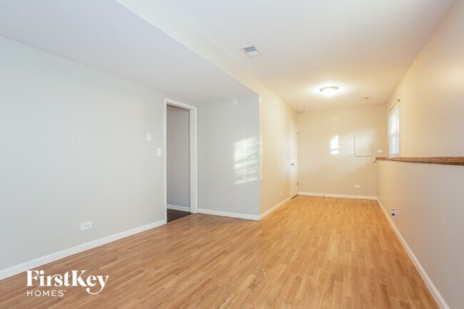 Building Photo - 565 Franklin Ave