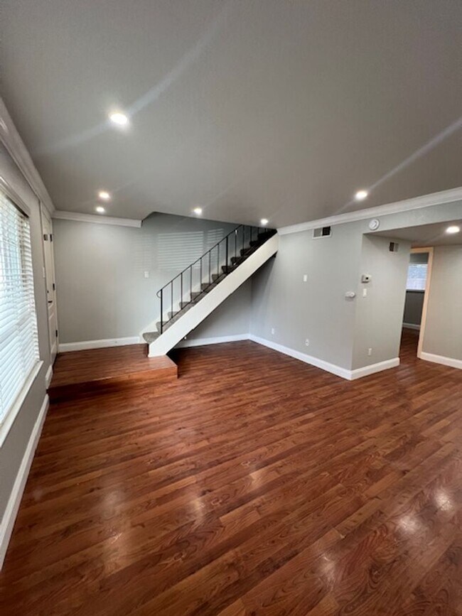 Building Photo - Beautiful 3 Bedroom and 1.5 Bathroom Condo $2,195.00 Available Now