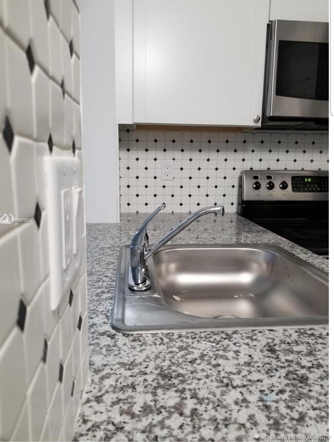 Foto del edificio - 6485 W 27th Ct