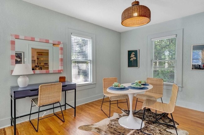 Building Photo - Newly Renovated Spacious Garage Apartment