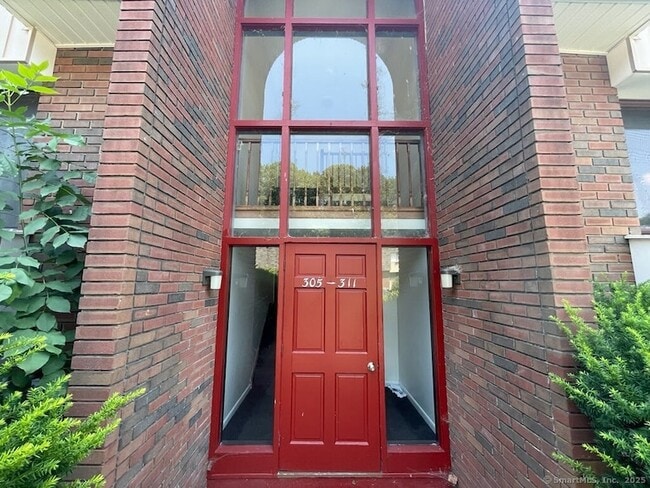 Building Photo - 309 High Path Rd