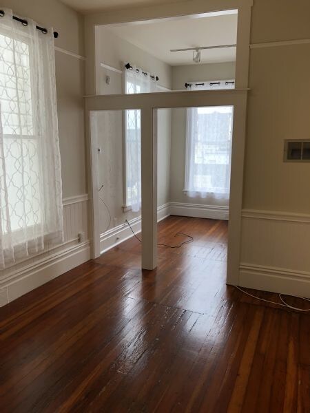 Building Photo - Beautiful Jr 1 Bedroom Apartment!