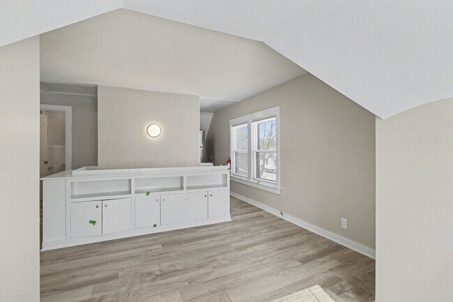 Foto del edificio - Fully Renovated 1 Bedroom in Historic Sloan Neighborhood $1099