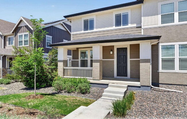 Building Photo - Beautiful 3 bed, 3 bath townhome in the lovely Painted Prairie Community!