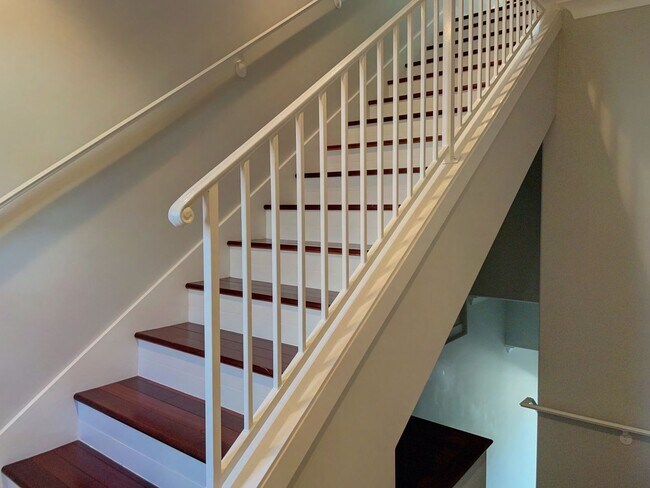 Building Photo - Tri-Level 3 Bed, 3 Bath Bernal Heights Tow...