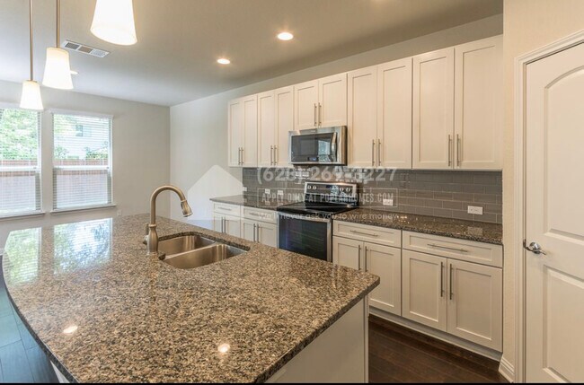 Building Photo - 10600 Tramonto Dr