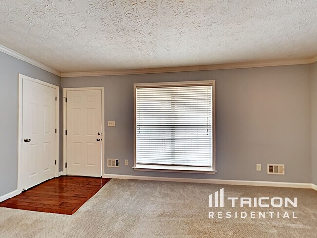 Foto del edificio - 345 Woods Ln