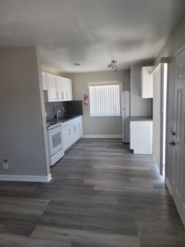 Foto del edificio - 1270 Rosalia Ave