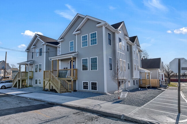 Building Photo - 10 Anthony Ave