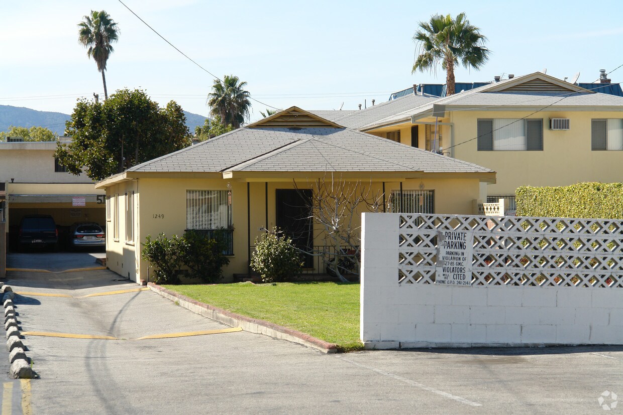 Primary Photo - 1247-1249 Boynton St