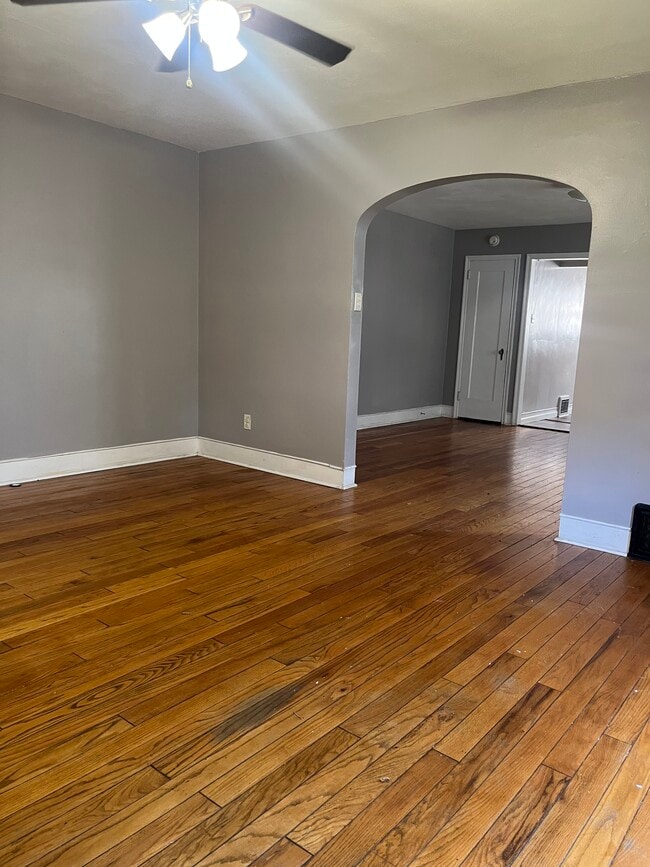 Double living room or living room dinning room combo - 929 Park Ave