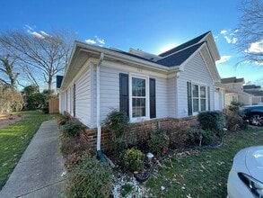 Building Photo - 105 Rustling Oak Ridge