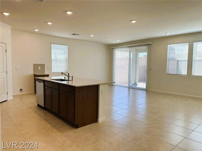 Foto del edificio - 7051 Dandelion Pk Ave