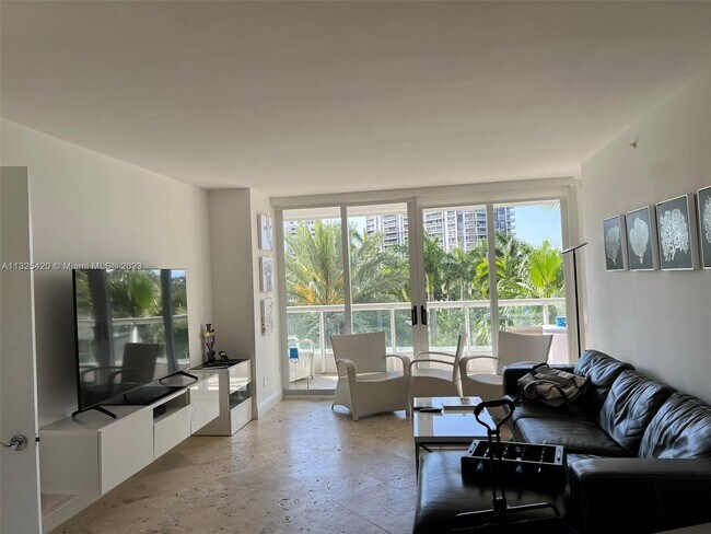 Foto del edificio - 21055 NE 37th Ave