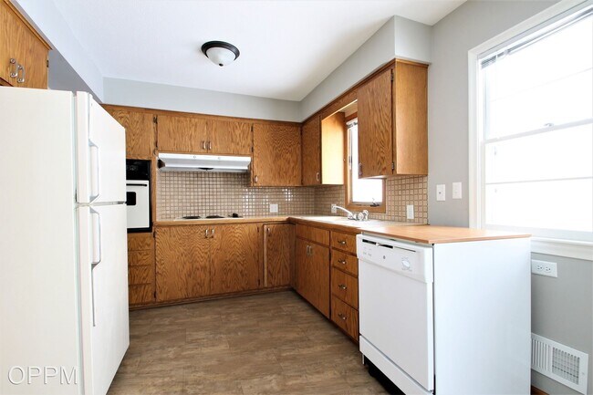 Building Photo - 3 br, 1.5 bath House - 8605 Pratt St