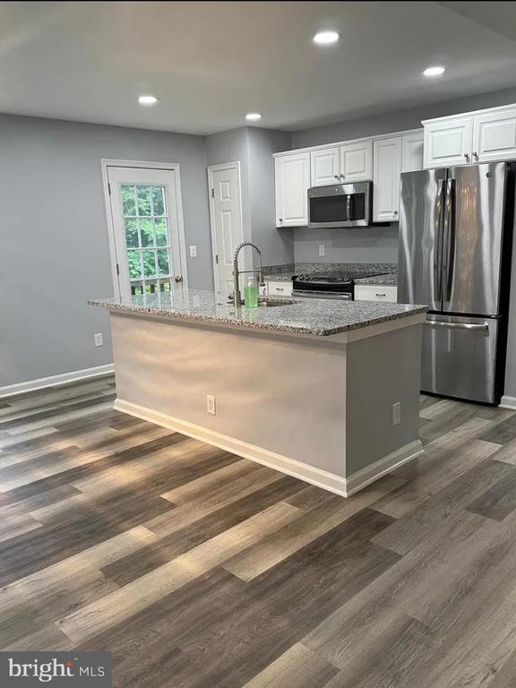 Foto del edificio - 44 Hidden Lake Dr