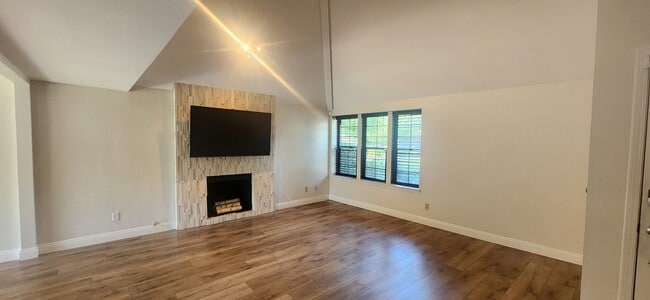 Foto del edificio - Beautiful 3 Bedroom Home in Desirable Rive...