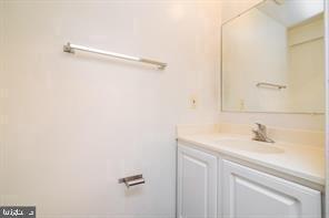 Building Photo - 6747 Kenwood Forest Ln