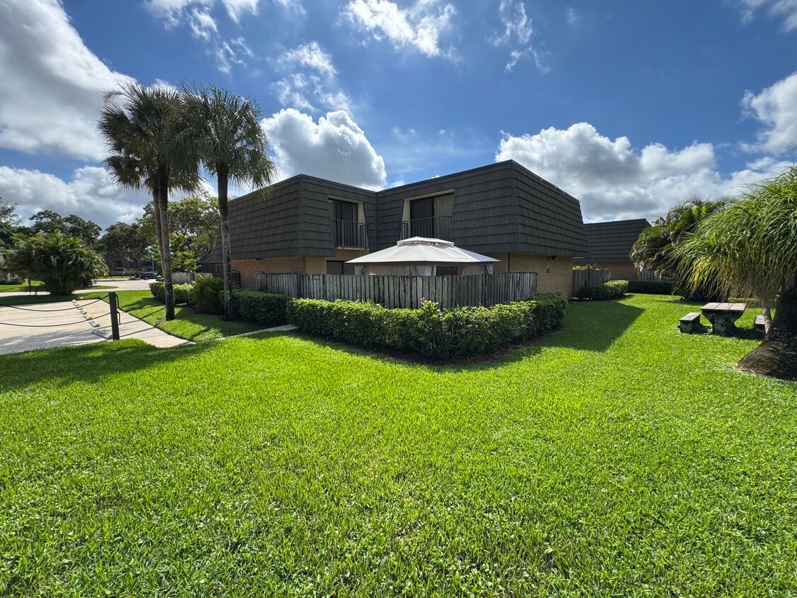 Primary Photo - 4709 47th Way
