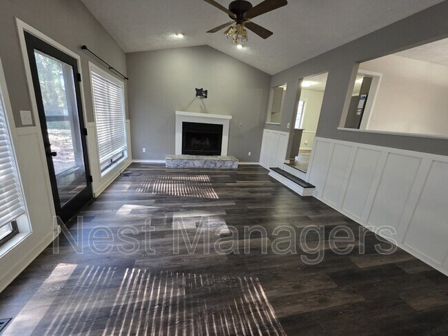 Foto del edificio - 4491 Briton Ct
