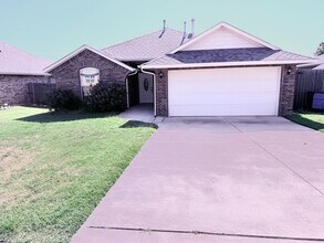 Building Photo - 215 Tuscany Cir