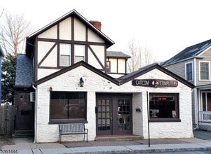 Building Photo - 25 Valley Rd