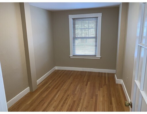 Foto del edificio - 8 Douglas Ave