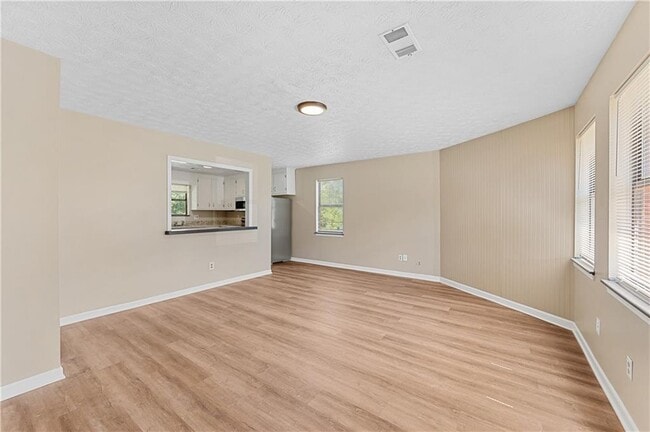 Building Photo - 200 Tanglewood Dr