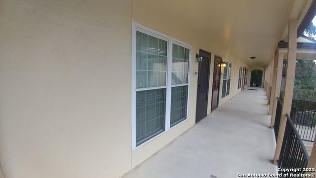 Building Photo - 8702 Village Dr