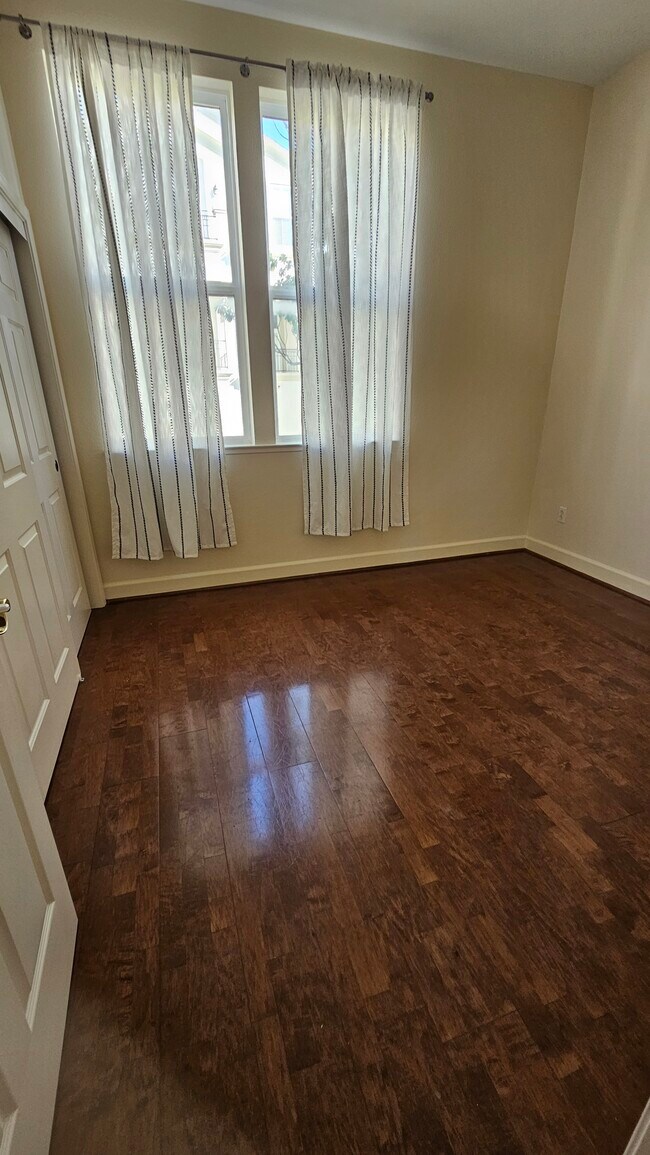 Foto del edificio - 1700 20th Ave