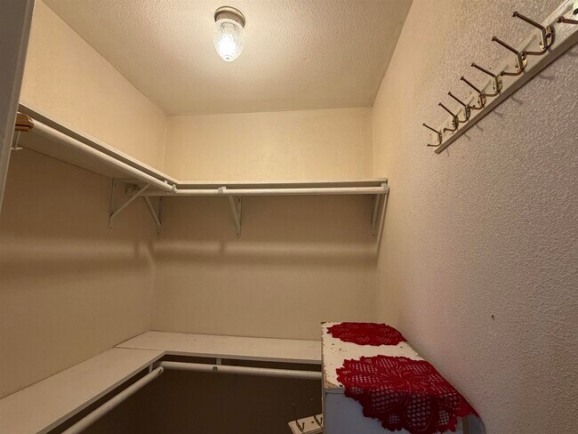 Foto del edificio - 10214 Blitzen Dr