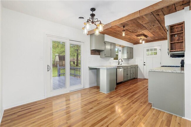 Building Photo - 3110 W Old Farmington Rd