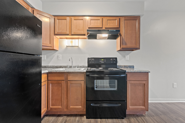 All 1 Bedroom Floor Plans feature neutral interiors, hardwood and carpet flooring, walk-in closets, window coverings, heat/air conditioning and are cable-ready. Upgraded finishes and washer/dryers available in select units. - The Commons at Water's Edge