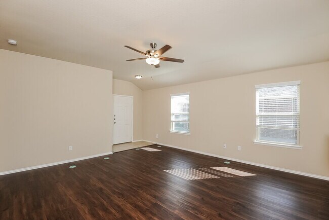 Foto del edificio - 2329 Triston St