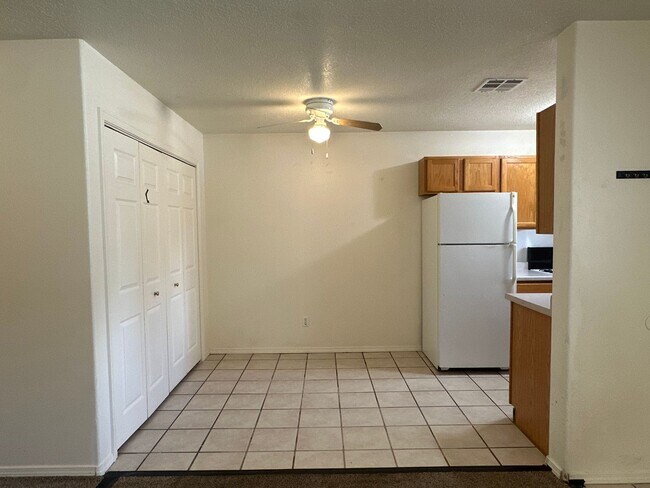 Foto del edificio - 2 bedroom 2 bathroom duplex available for ...