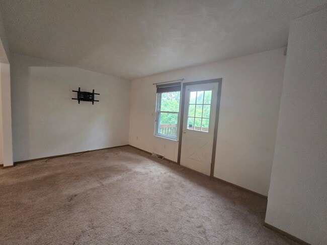 Building Photo - End Unit Townhouse - Plum School District ...