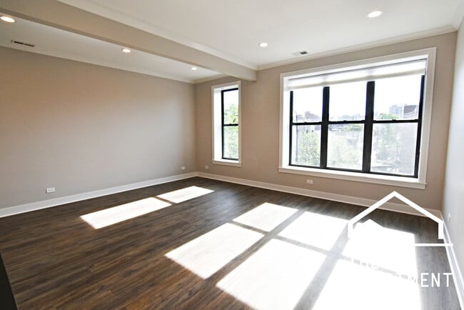 Building Photo - 3212 N Halsted St
