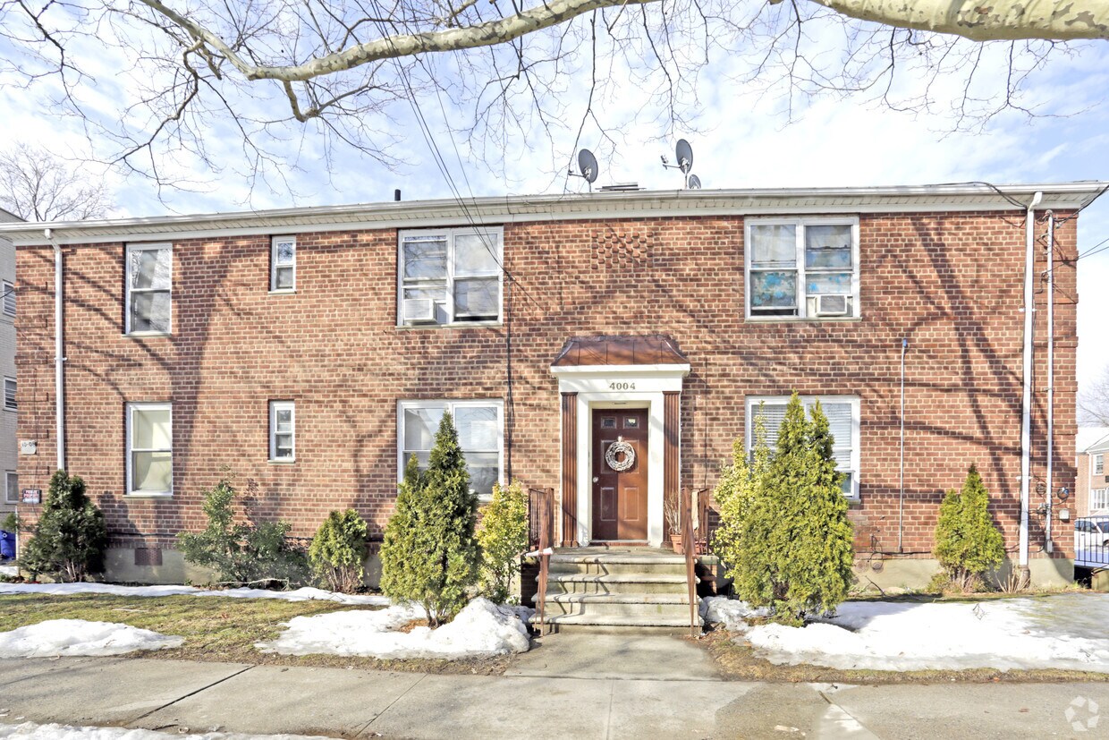 Building Photo - 40-04-40-08 194th St