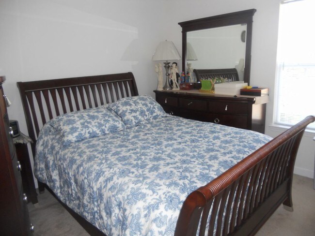 Building Photo - 100 Duloft St